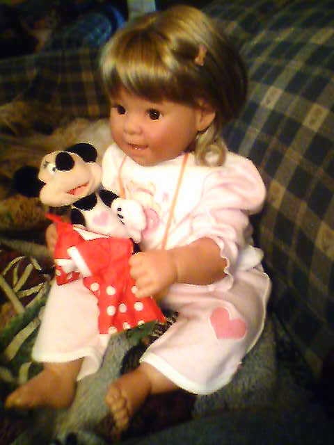 dressingminnie.jpg